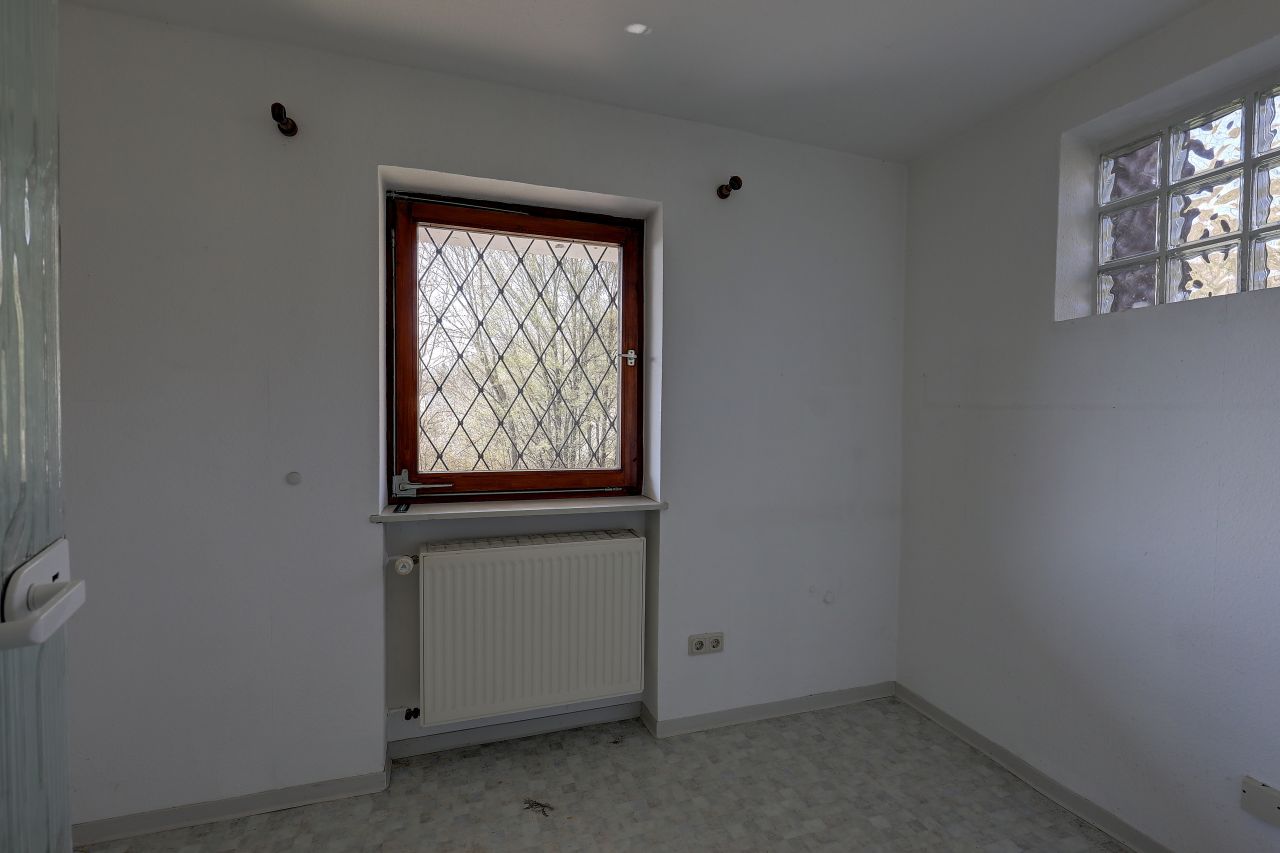 Einfamilienhaus mit Einliegerwohnung, Praxis oder Büro in "fast" Alleinlage am Waldrand