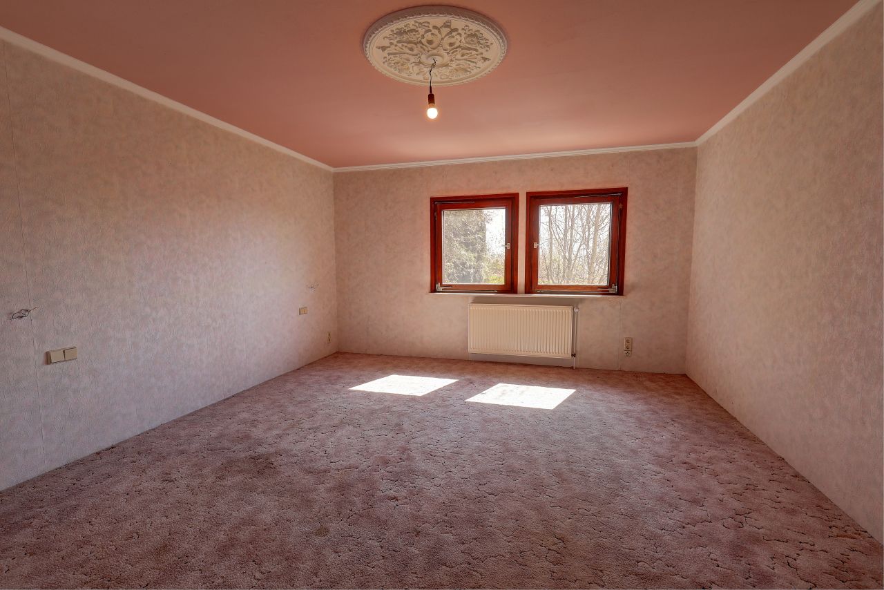 Einfamilienhaus mit Einliegerwohnung, Praxis oder Büro in "fast" Alleinlage am Waldrand