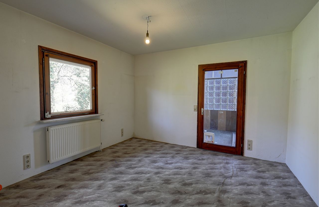 Einfamilienhaus mit Einliegerwohnung, Praxis oder Büro in "fast" Alleinlage am Waldrand