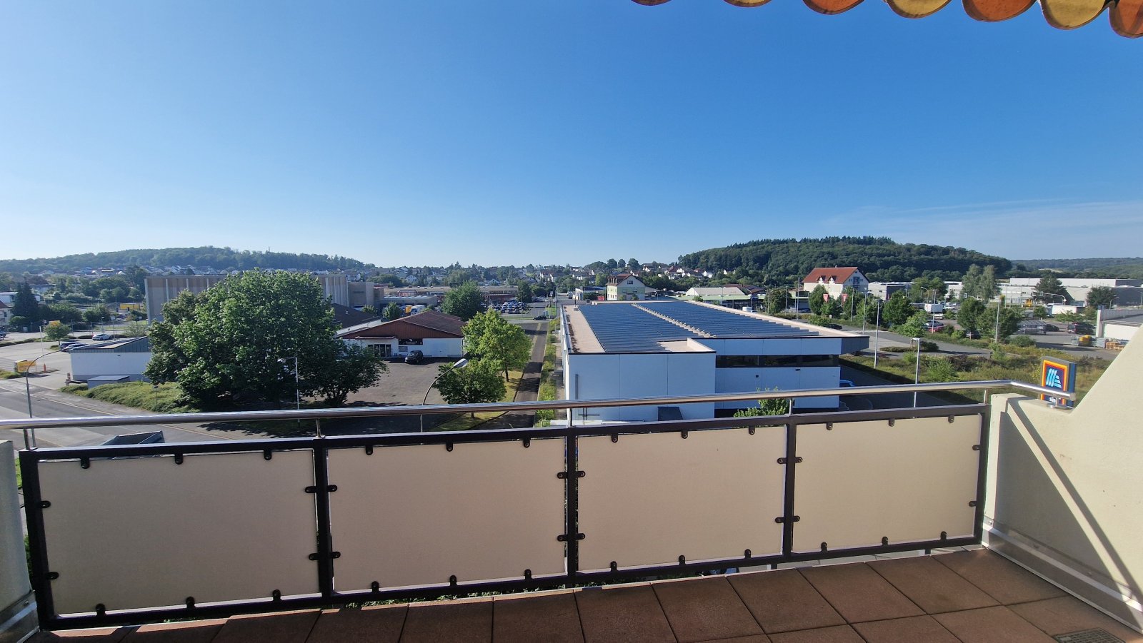 ***VERKAUFT*** Schöne Wohnung mit tollem Blick und 2 Balkonen