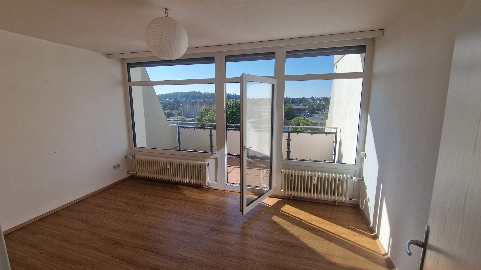 ***VERKAUFT*** Schöne Wohnung mit tollem Blick und 2 Balkonen