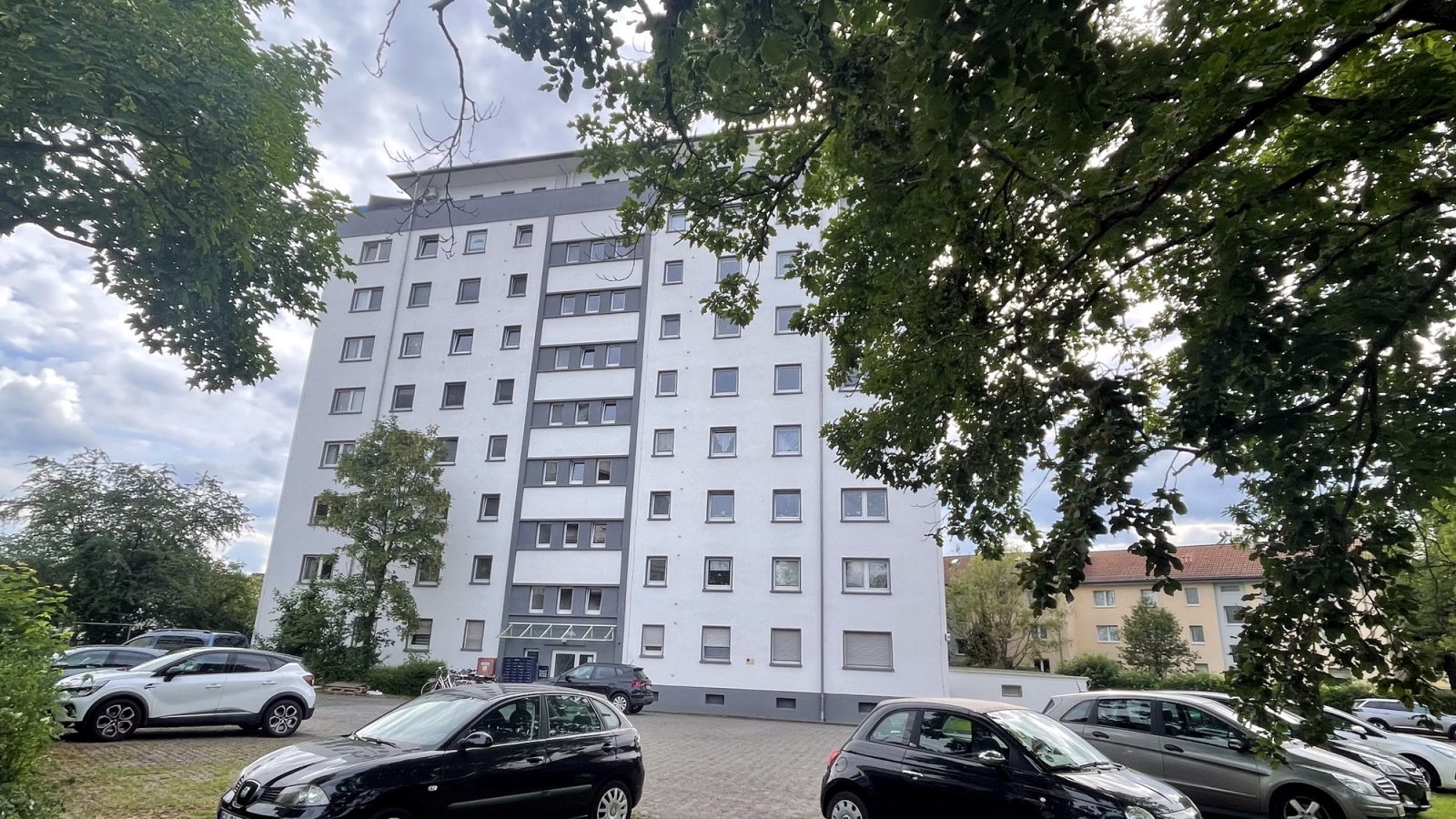 Vier- Zimmer Wohnung in Gießen such neue WG 