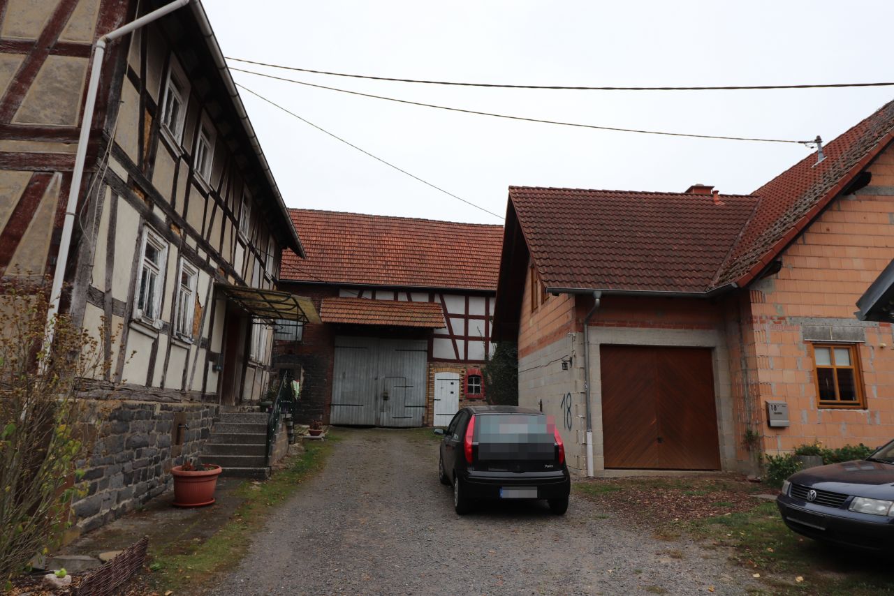 Blick auf Scheune und Haus Blick auf Scheune und Haus